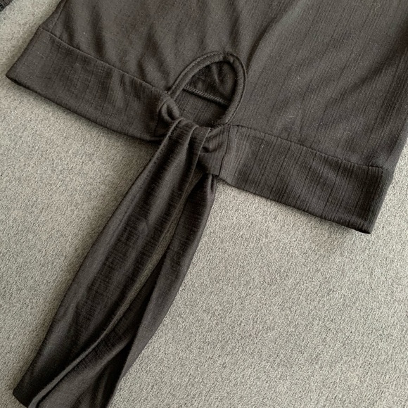 Back tied lace detail arms wrap top - Picture 5 of 6